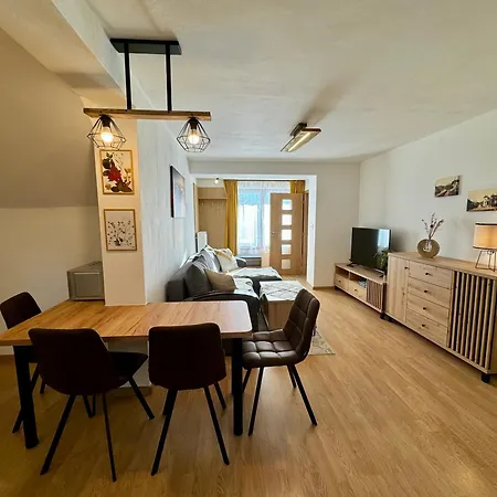 Domcek Pod Lesom Apartment *