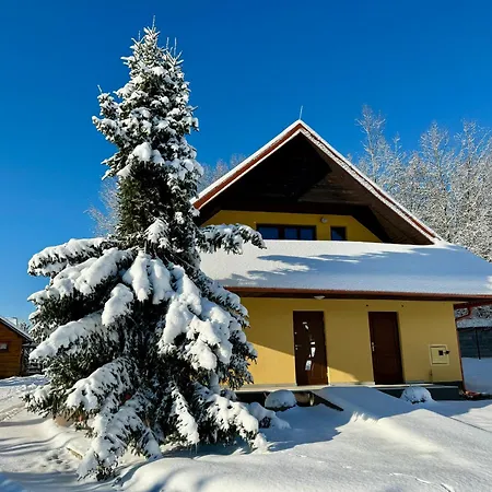 Domcek Pod Lesom Apartment