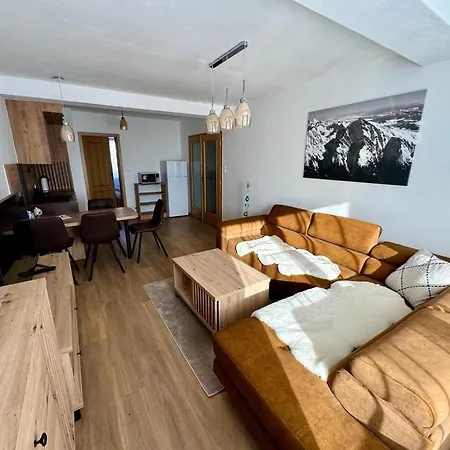 Domcek Pod Lesom شقة