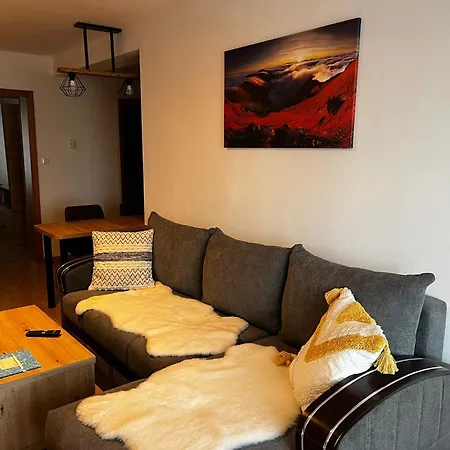 Domcek Pod Lesom Apartment