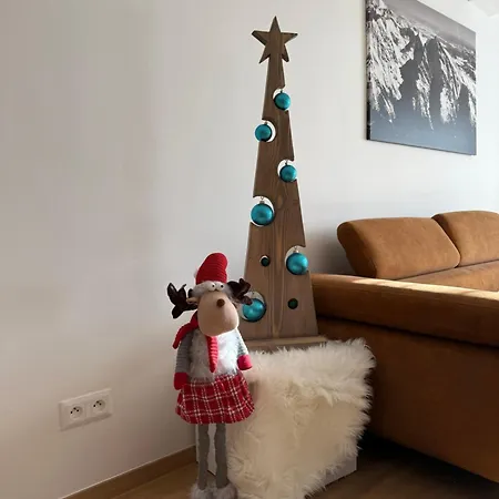 Domcek Pod Lesom Apartment