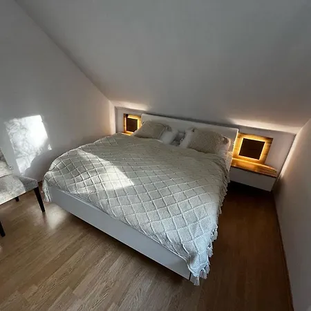 Domcek Pod Lesom Apartment